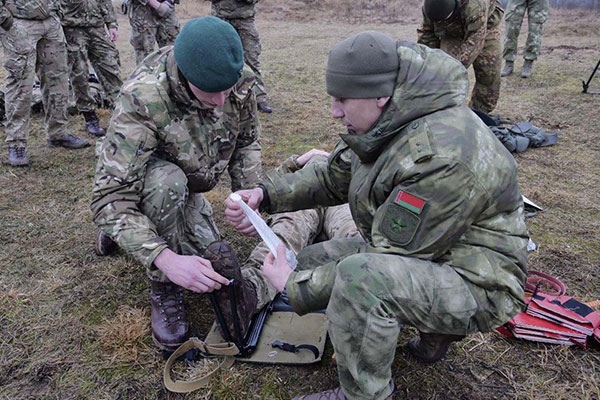 Как британские военные работают с генералами в Беларуси
