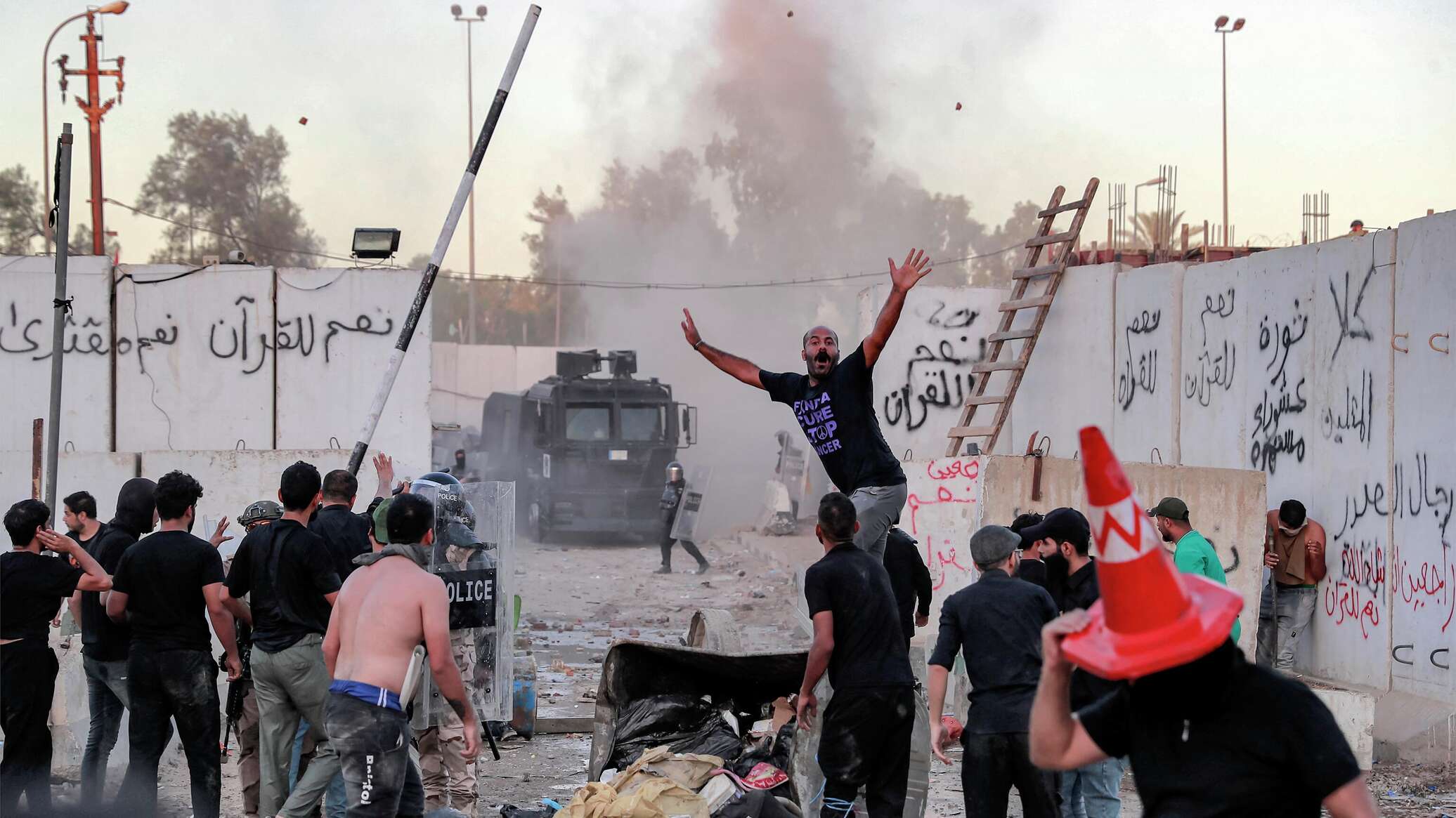 Протестующие подожгли посольство Швеции в Багдаде из-за сожжения Корана